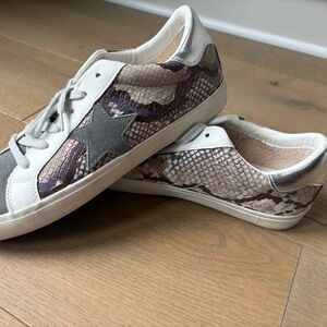 Vintage Havana Women's Snake Print Sneakers - Gray and White